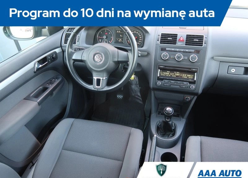 Volkswagen Touran cena 39000 przebieg: 156015, rok produkcji 2013 z Maszewo małe 121